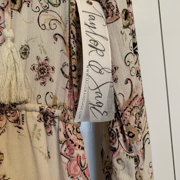 Spring/ Summer floral Romper - Picture 4 of 7